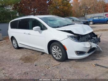  Salvage Chrysler Pacifica