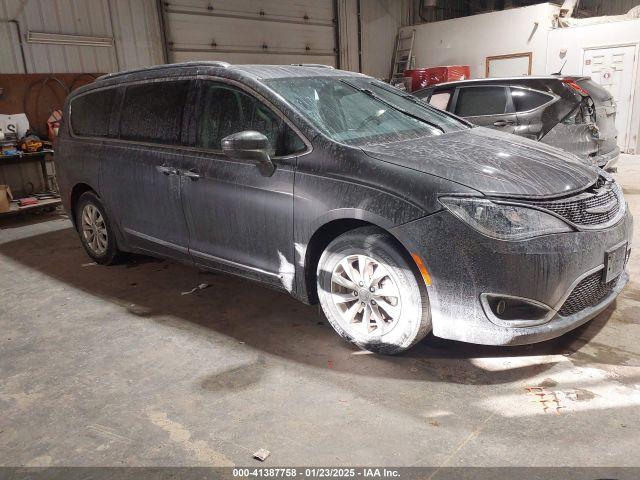  Salvage Chrysler Pacifica