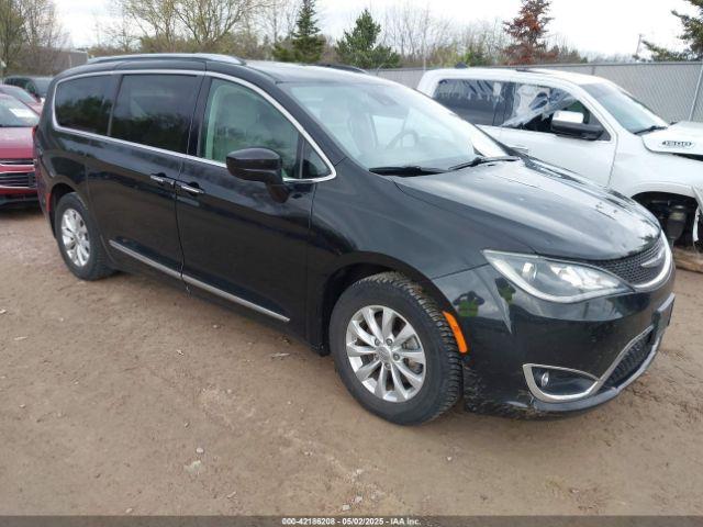  Salvage Chrysler Pacifica