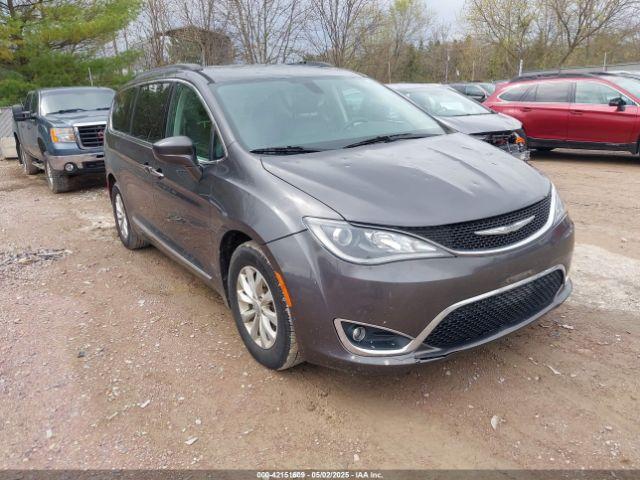  Salvage Chrysler Pacifica