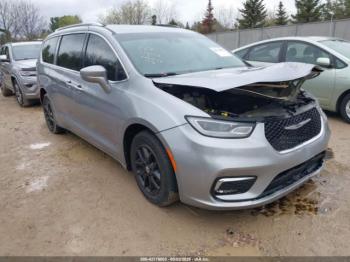  Salvage Chrysler Pacifica