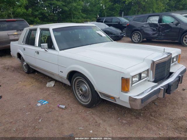  Salvage Lincoln Towncar