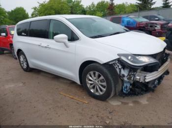  Salvage Chrysler Pacifica