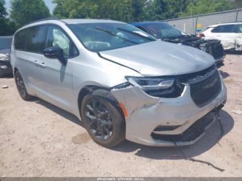  Salvage Chrysler Pacifica
