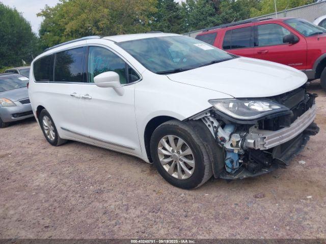  Salvage Chrysler Pacifica