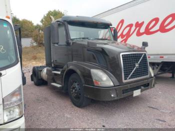 Salvage Volvo Vn