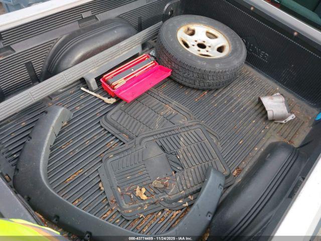 Chevrolet Silverado 1500 Work Truck Image 11