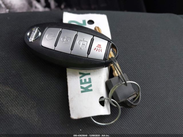 Nissan Pathfinder Sv Image 2