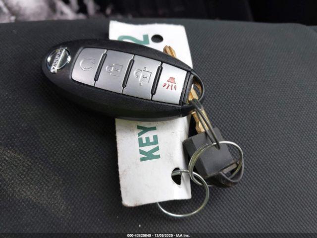 Nissan Pathfinder Sv Image 2