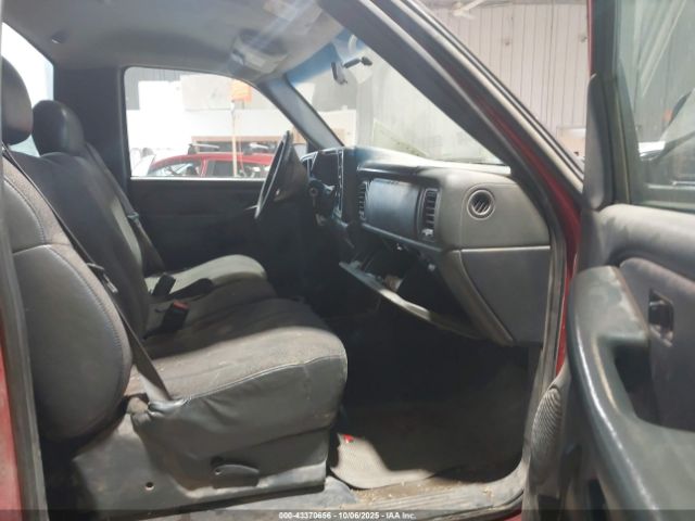 Chevrolet Silverado 2500 Image 4