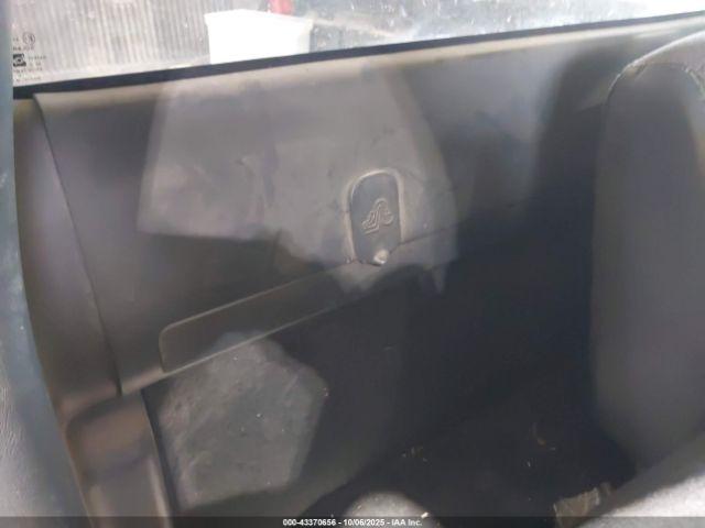 Chevrolet Silverado 2500 Image 7