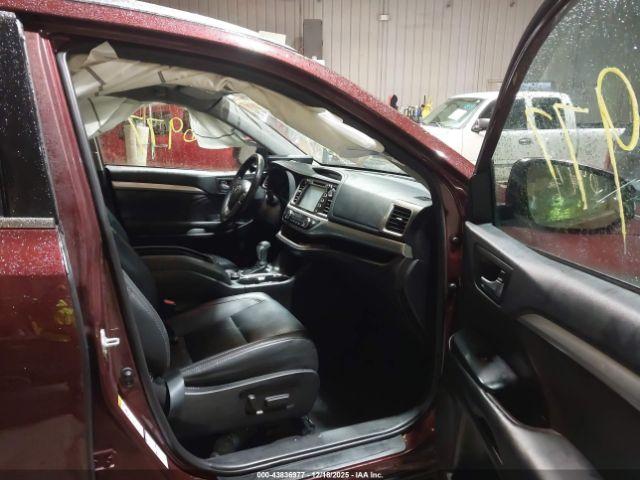 Toyota Highlander Xle Image 2