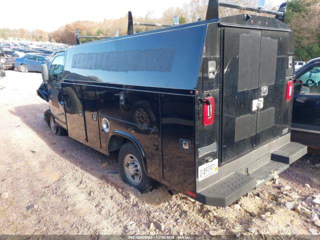 Chevrolet Express Work Van Image 10
