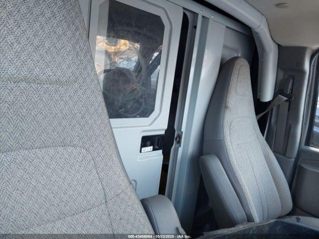 Chevrolet Express Work Van Image 7