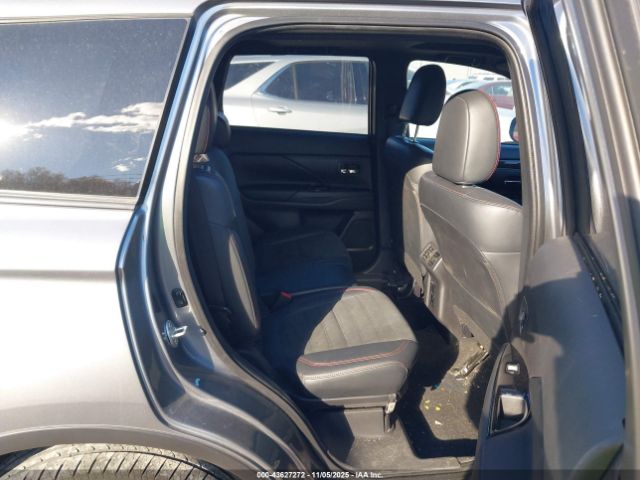 Mitsubishi Outlander Image 4