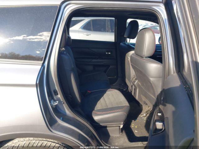 Mitsubishi Outlander Image 4