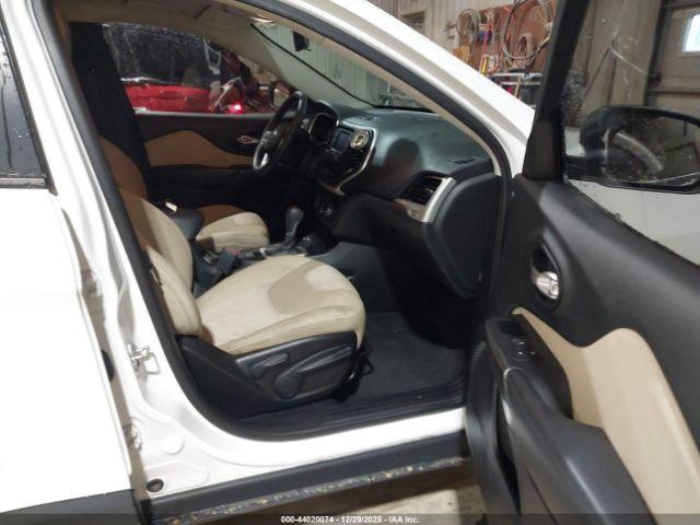 Jeep Cherokee Sport Image 17