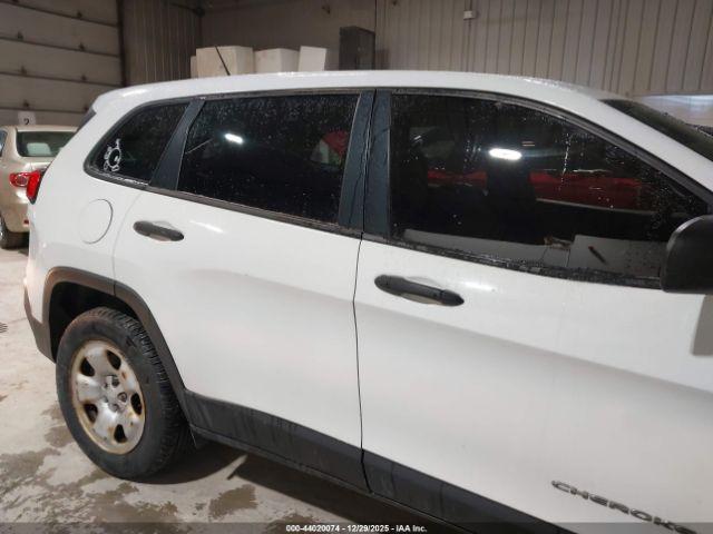 Jeep Cherokee Sport Image 2