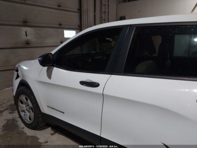 Jeep Cherokee Sport Image 3