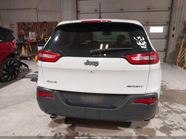 Jeep Cherokee Sport Image 13