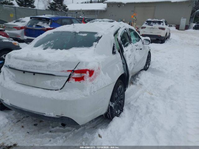 Chrysler 200 Lx Image 6
