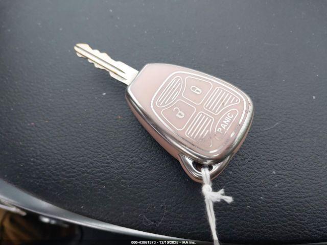 Chrysler 200 Lx Image 8