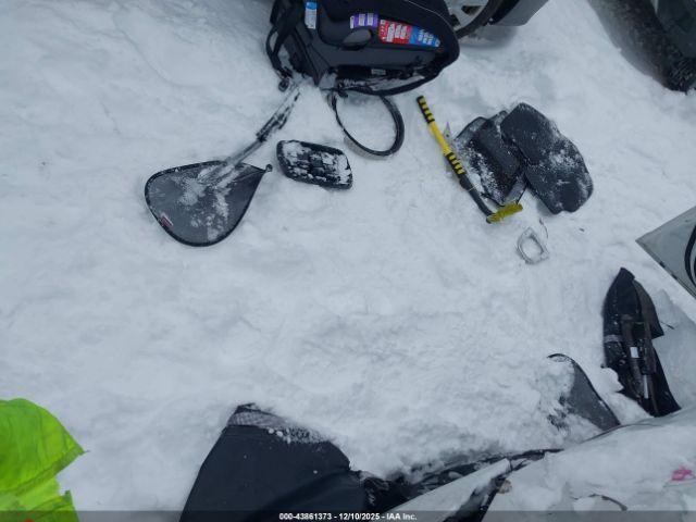 Chrysler 200 Lx Image 3