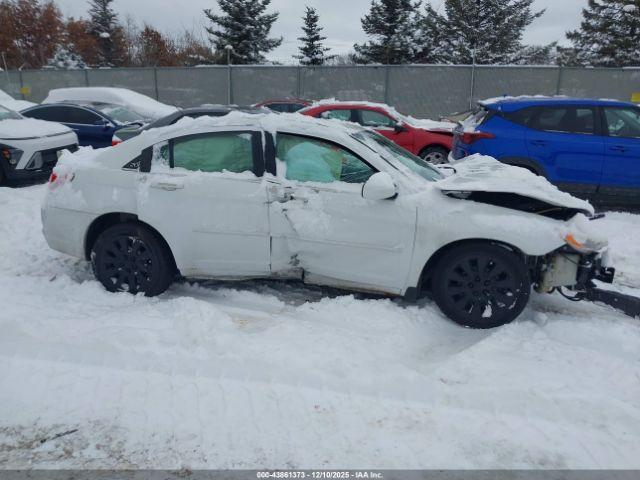 Chrysler 200 Lx Image 9