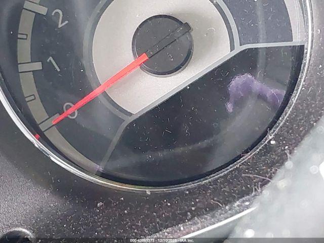 Chrysler 200 Lx Image 2