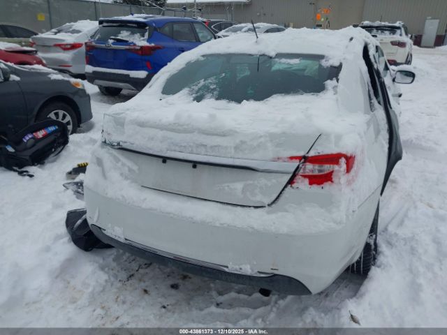 Chrysler 200 Lx Image 12