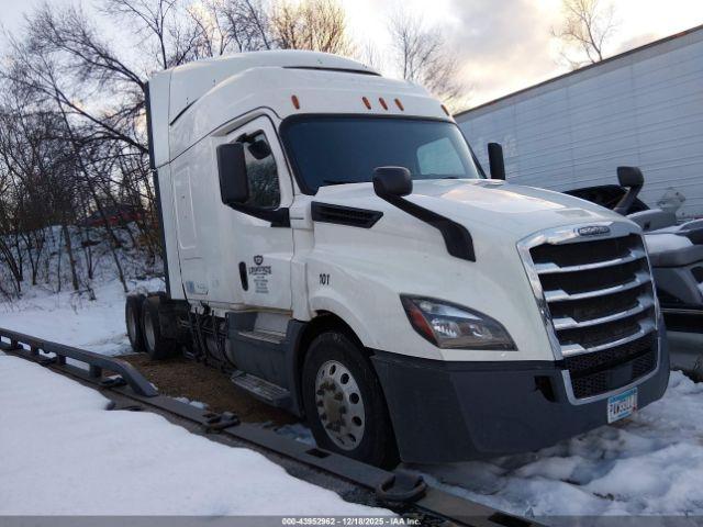  Salvage Freightliner New Cascadia 126