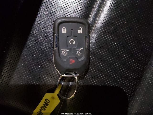 GMC Yukon Denali Image 5