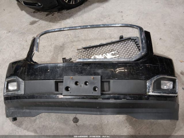 GMC Yukon Denali Image 11