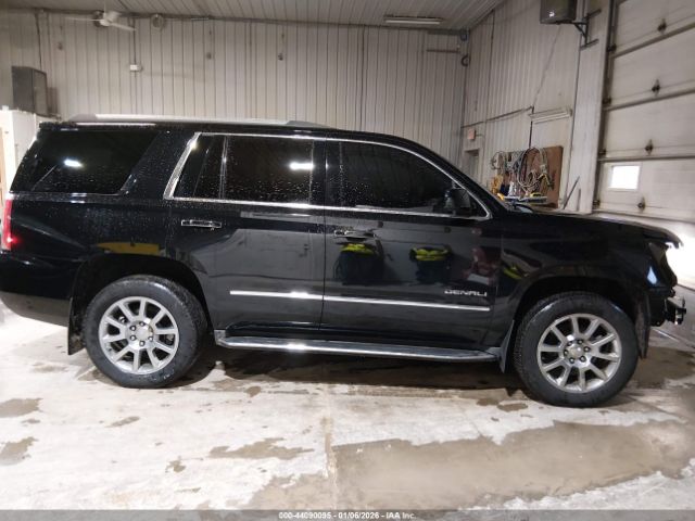 GMC Yukon Denali Image 15