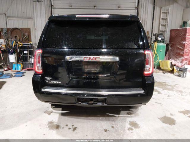 GMC Yukon Denali Image 16