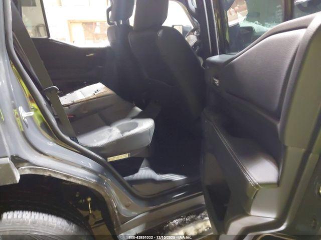 Toyota Land Cruiser Image 2