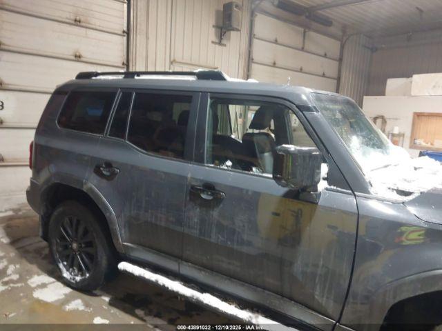 Toyota Land Cruiser Image 11